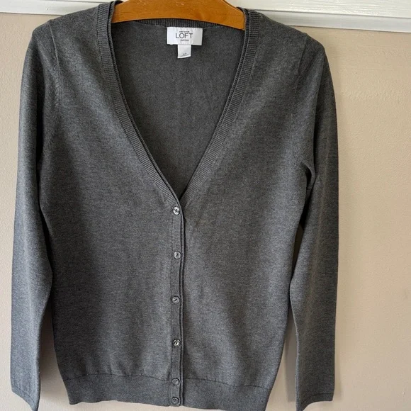 LOFT Women's Charcoal Gray V-Neck Button Cardigan & Deep Rose 3/4 sleeves shirt - Picture 3 of 8